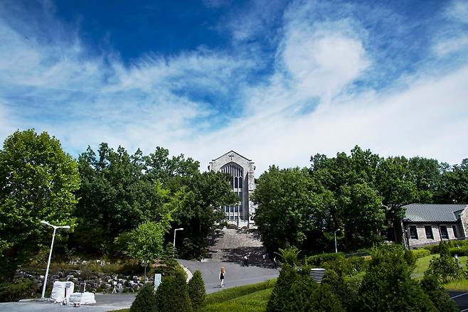 서울 서대문구 이화여자대학교 캠퍼스. 이화여대는 '생리공결제'를 오는 2학기부터 정식 도입하는 것을 긍정적으로 검토하고 있다고 26일 밝혔다. /사진=뉴스1.