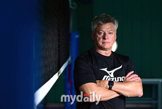 지난 17일 경기도 용인에 위치한 대항항공 훈련장에서 인터뷰를 진행한 헤난 달 조토 감독/사진 = 유진형 기자