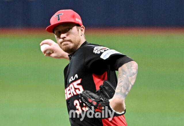 25일 오후 서울 고척동 고척스카이돔에서 진행된 '2025 프로야구 KBO리그' 키움히어로즈와 KIA타이거즈의 경기. 기아 올러가 선발등판해 역투하고 있다. / 고척=송일섭 기자 andlyu@mydaily.co.kr