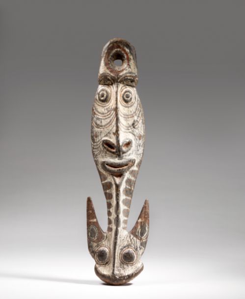 사람 얼굴과 메기 머리가 새겨진 19세기 파푸아뉴기니의 갈고리. 국립중앙박물관 제공