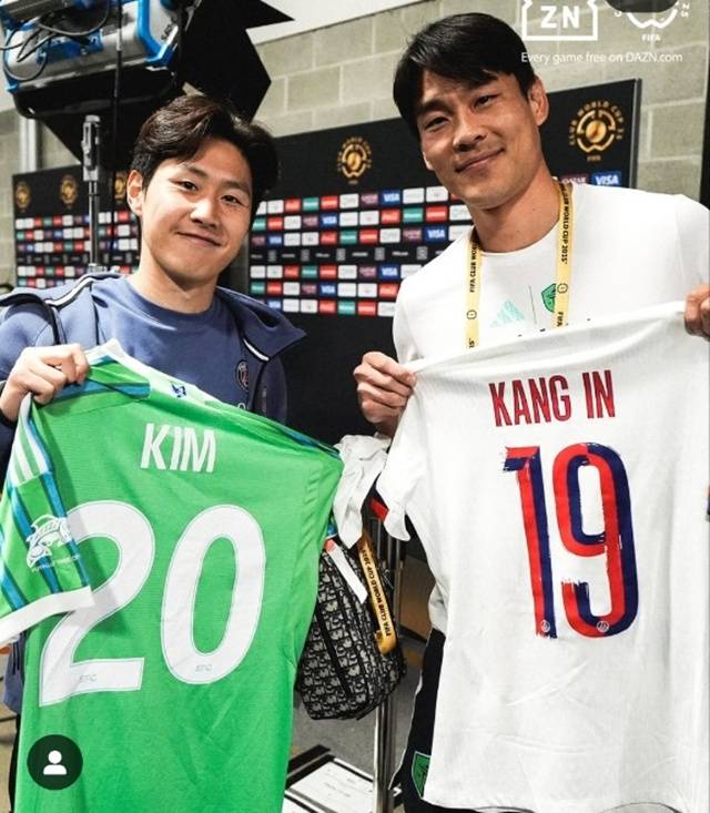 포즈를 취하는 이강인(왼쪽)과 김기희. /사진=시애틀 사운더스 SNS