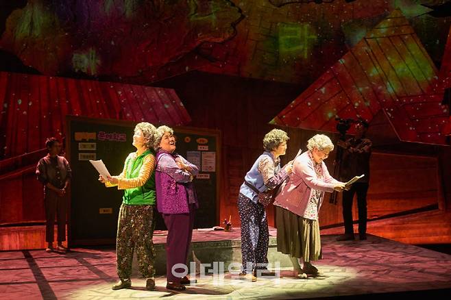 뮤지컬 ‘오지게 재밌는 가시나들’(사진=라이브)