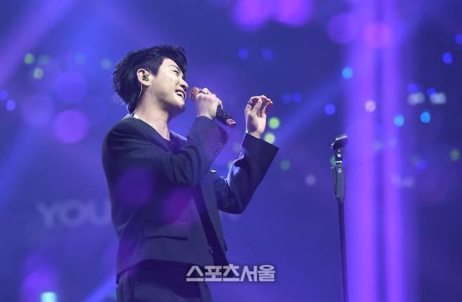 가수 영탁이 21일 오후 인천 중구 인스파이어 아레나에서 열린 제34회 ‘서울가요대상’에서 열정적인 무대를 선보이고 있다.. 2025. 6. 21. 인천 | 박진업 기자 upandup@sportsseoul.com
