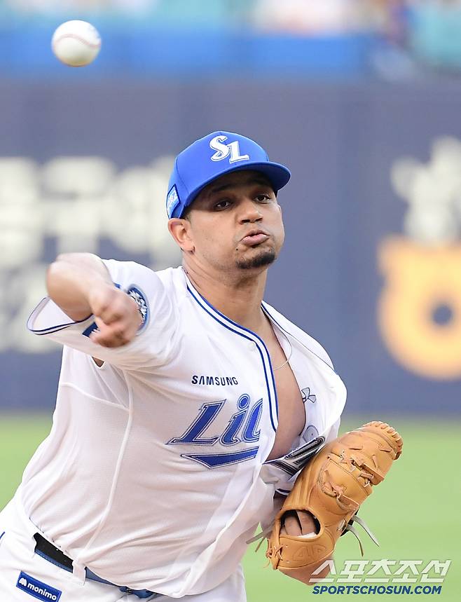 데뷔전 힘찬 투구. 삼성 가라비토.