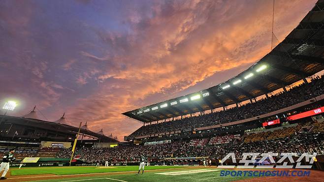 21일 인천 SSG랜더스필드에서 열린 SSG와 KIA의 경기. 매진을 기록한 SSG-KIA 랜더스필드 경기. 인천=송정헌 기자songs@sportschosun.com/2025.06.21/