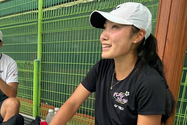 밝게 웃고 있는 김유진