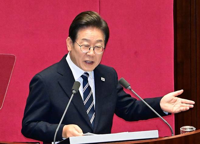 이재명 대통령이 26일 국회 본회의장에서 2025년도 제2회 추가경정예산안 시정연설을 하고 있다. 사진공동취재단
