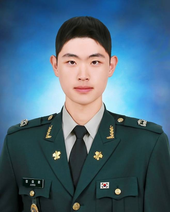 27일 충북 괴산군 육군학생군사학교에서 열린 대한민국 육군장교 통합임관식에서 영예의 대통령상을 수상한 정효훈 소위. 육군 제공