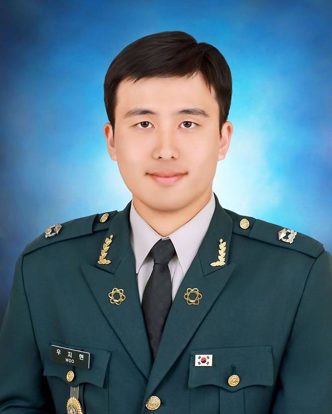 27일 충북 괴산군 육군학생군사학교에서 열린 대한민국 육군장교 통합임관식에서 임관한 우지현 소위의 조부(우수성)는 육군 갑종장교 출신으로 중령 전역했으며, 부친(우석제)은 육사 52기로 현재 51사단장(육군 소장)으로 임무 수행 중이다. 육군 제공