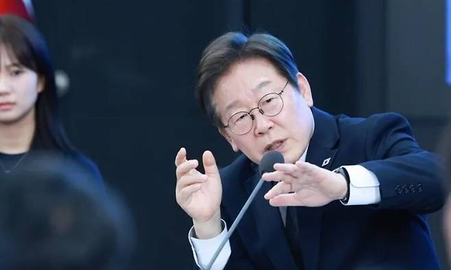 이재명 대통령이 25일 광주시 국립아시아문화전당에서 ‘광주시민·전남도민 타운홀미팅’을 하고 있다. 연합뉴스