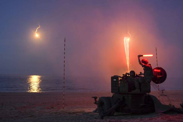 ▲해병대 1사단 장병들이 발칸 사격 훈련을 실시하고 있다.ⓒ해병대 1사단 제공
