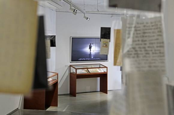 사운드 아카이브 ‘미술인의 편지’는 김달진미술자료박물관 구성원들이 김환기, 김기창, 박인경, 오광수 등 여덟 명의 편지를 낭독하는 영상이다.