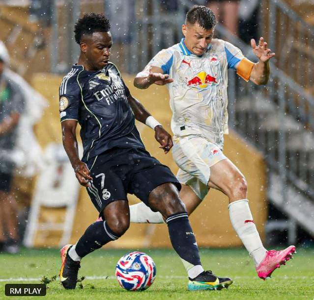 비니시우스 주니오르(왼쪽)의 경기 모습. /사진=레알 마드리드 공식 SNS 갈무리