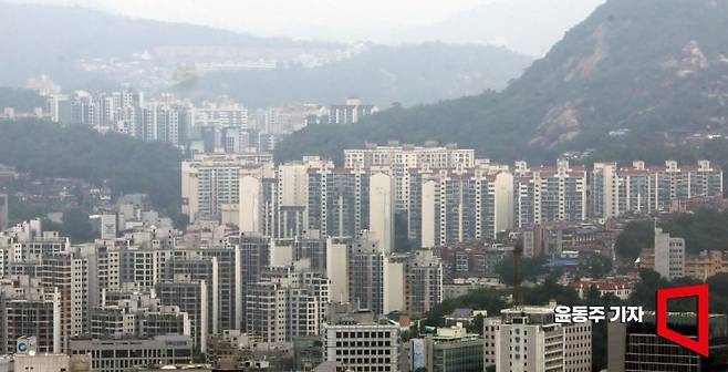 27일 서울 남산에서 바라본 서울 시내 아파트 단지 전경. 윤동주 기자