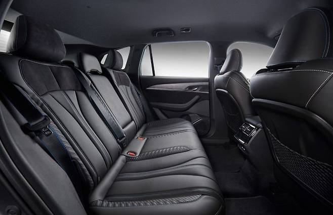 르노 그랑콜레오스 뒷 자석 인테리어. 사진=르노코리아