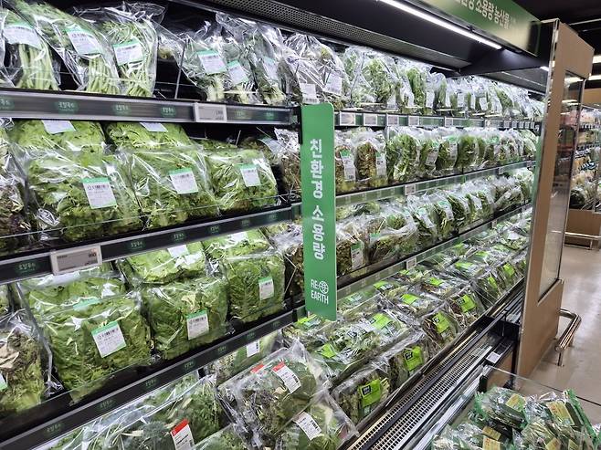 롯데마트 그랑그로서리 구리점의 상추 매대 /사진=라현진 기자