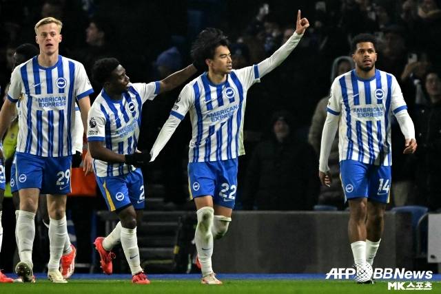 미토마 카오루(사진 맨 왼쪽에서 세 번째). 사진=AFPBBNews=News1