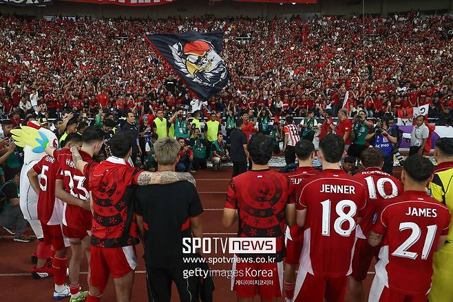 ▲ 인도네시아는 월드컵 4차예선 진출권을 품에 안았다. 사상 최초의 월드컵 본선행 불씨를 끝까지 사수했다. 이제 중동 모래바람과 싸워야 한다. 4차예선에서 만날 상대로 사우디아라비아와 아랍에미리트(UAE), 카타르, 이라크, 오만 등이다. 객관적인 전력에서 인도네시아가 가장 약한 게 사실이다.