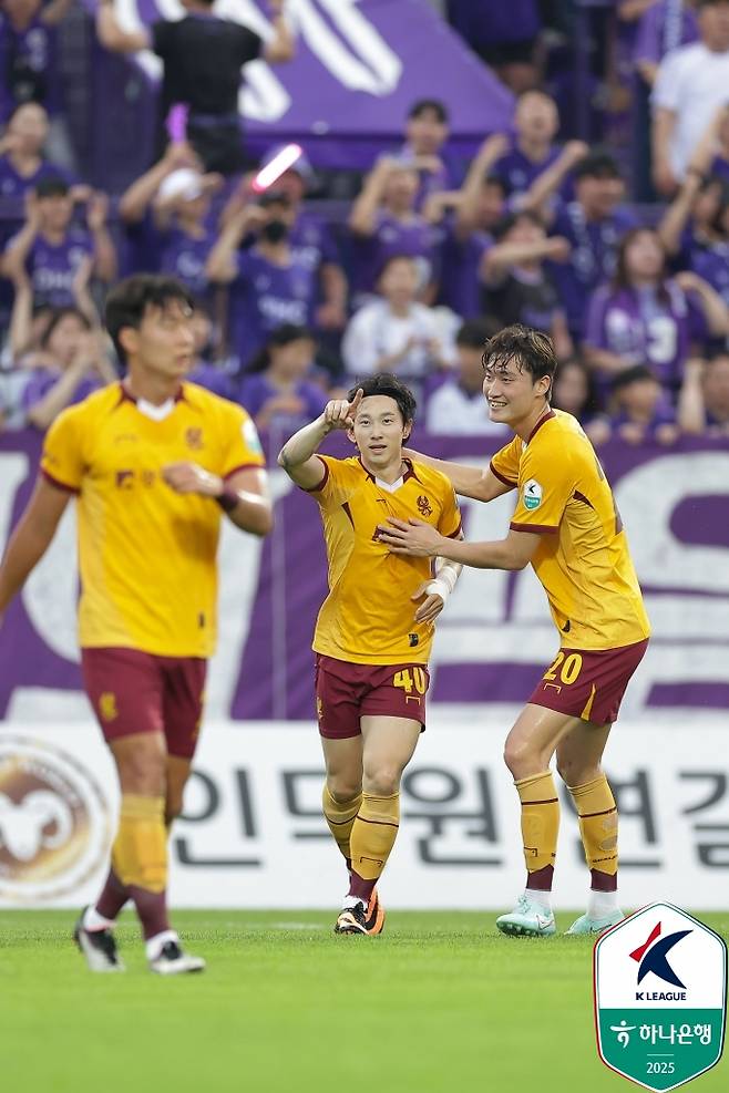 FC안양전 득점한 신창무(가운데). /사진=한국프로축구연맹 제공