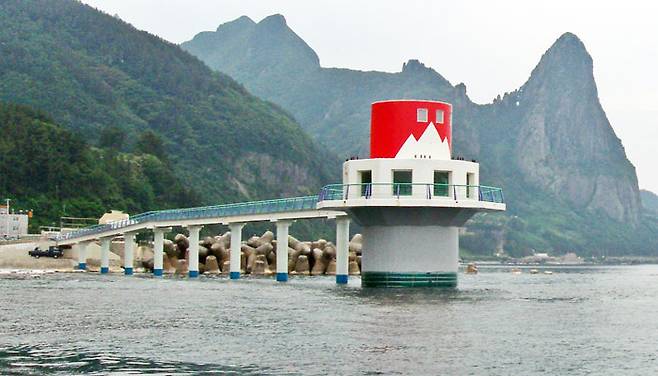 우리나라 최초의 수중 전망대. /김두한 기자