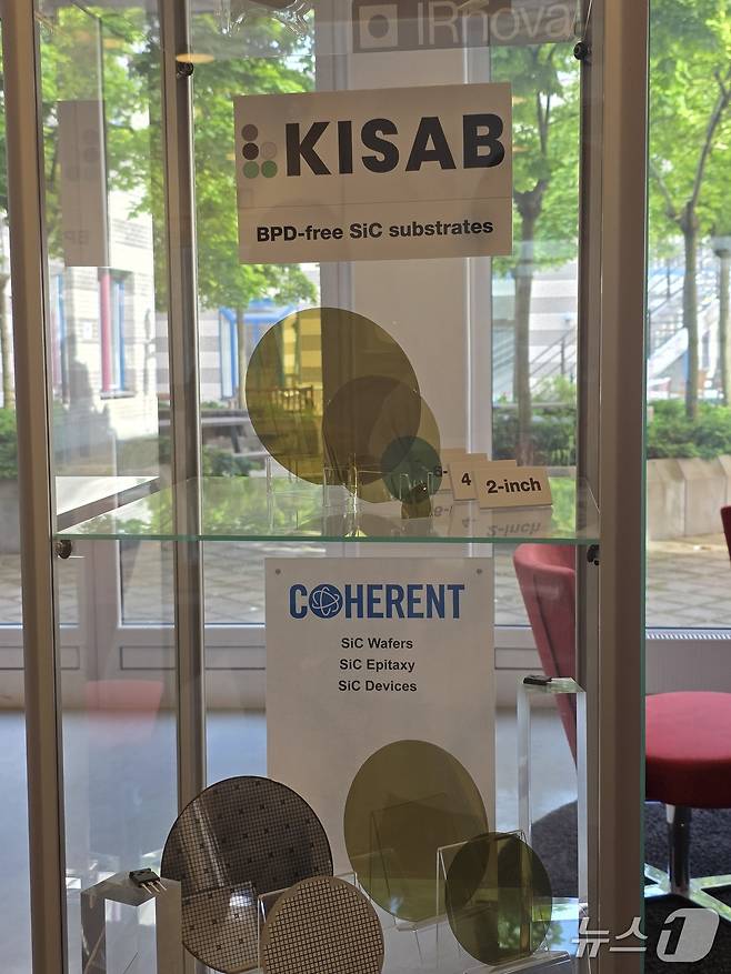 RISE 실험실 초입에 놓여져 있는 반도체 웨이퍼. ⓒ News1 이형진 기자