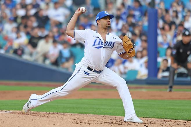 삼성 가라비토가 26일 대구삼성라이온즈파크에서 열린 2025 KBO리그 한화전에 선발 등판해 역투하고 있다. 사진 | 삼성 라이온즈