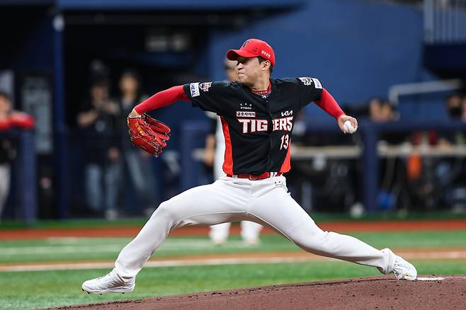 KIA 윤영철이 24일 서울 고척스카이돔에서 열린 2025 KBO리그 정규시즌 키움전 선발 등판해 역투하고 있다. 사진 | KIA 타이거즈