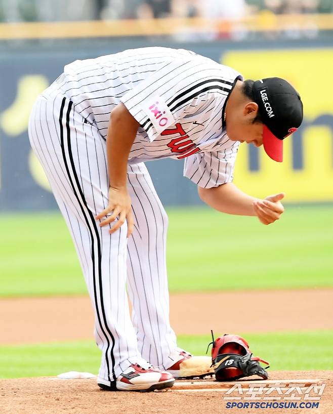 28일 잠실구장에서 열린 LG 트윈스와 KIA 타이거즈의 경기. LG 송승기가 숨을 고르고 있다. 잠실=박재만 기자 pjm@sportschosun.com/2025.06.28/