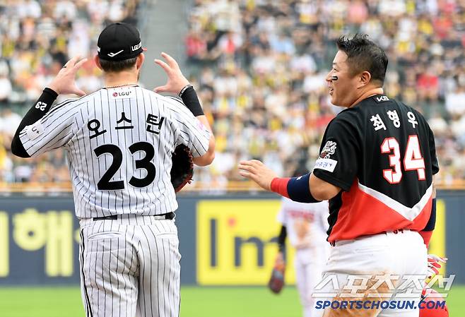 KBO리그 최고령 타자 최형우의 무서운 타격감에 1루수 오스틴이 감탄했다