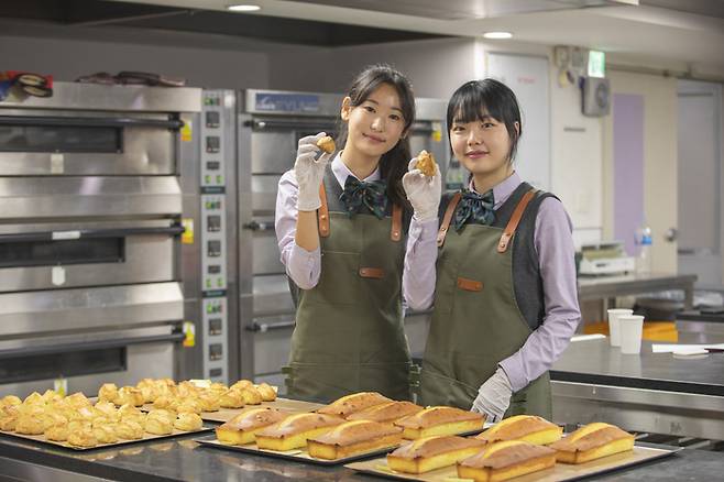 신일여고는 베이커리학과를 신설한 뒤 성심당 등 대전 지역 유망 중소기업 취업도 지속적으로 늘고 있다. (사진=신일여고)