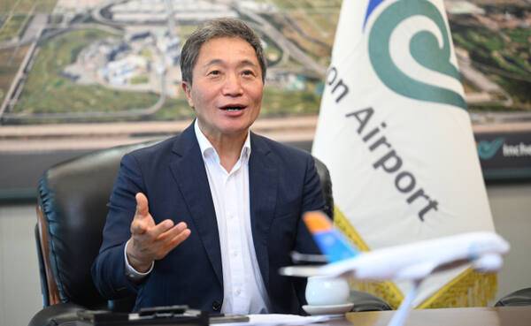 이학재 인천국제공항공사 사장이 취임 2주년 맞아 경기일보와 인터뷰에서 “인천공항은 이제 공항을 넘어 세상을 바꾸는 인천공항이 될 것”이라고 강조했다. 조병석기자