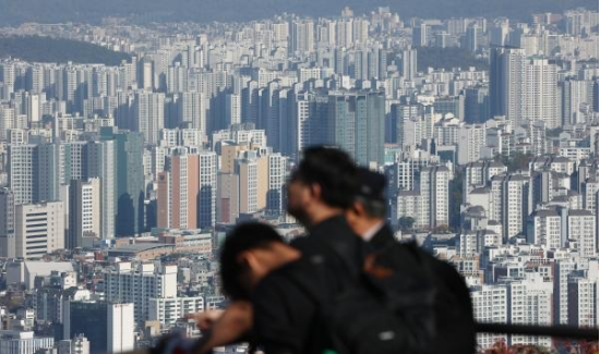 서울 남산에서 바라본 시내의 아파트 단지. (사진 출처 = 연합뉴스)