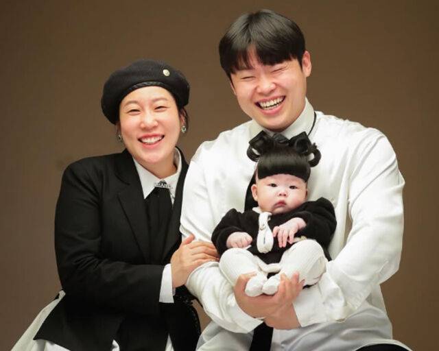 김영희는 전 프로야구 선수 윤승열과 결혼해 슬하에 딸 한 명을 두고 있다. / 김영희 소셜미디어 캡처