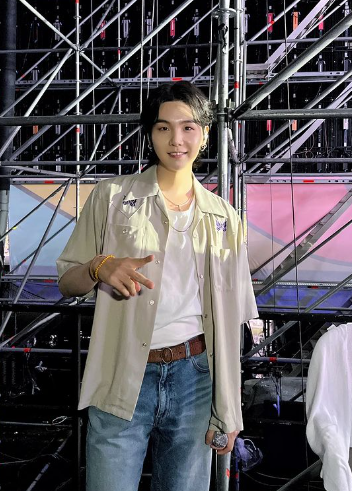 그룹 방탄소년단의 슈가의 ‘싸이흠뻑쇼 서머스웨그 2022’ 게스트 출연 인증 사진. 방탄소년단 공식 인스타그램