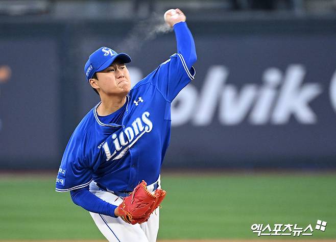 지난 4월 11일 오후 수원KT위즈파크에서 열린 '2025 신한 SOL Bank KBO리그' 삼성 라이온즈와 KT 위즈의 경기, 1회말 삼성 선발투수 이승현이 공을 힘차게 던지고 있다. 엑스포츠뉴스 DB