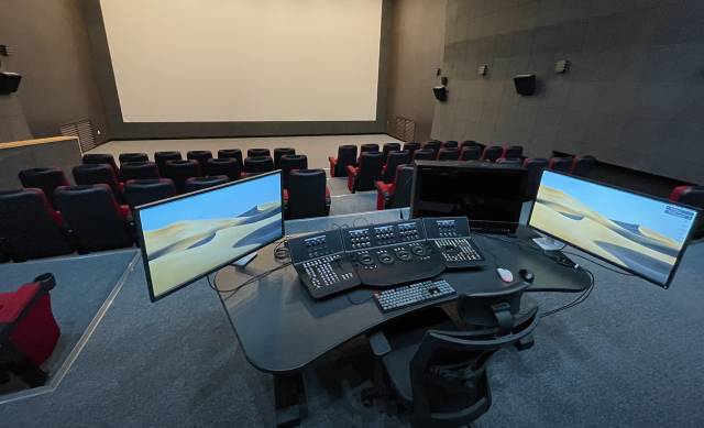 부산영상후반작업시설(부산포스트랩)에서 색 보정 작업이 진행되는 DI 스튜디오 모습. 부산영상위원회 제공