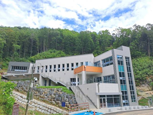 봉화군의 문수산 산림복지단지 치유센터. 봉화군 제공