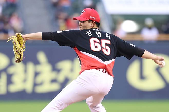 KIA 성영탁이 28일 잠실구장에서 열린 2025 KBO리그 LG전에서 역투하고 있다. 사진 | KIA 타이거즈