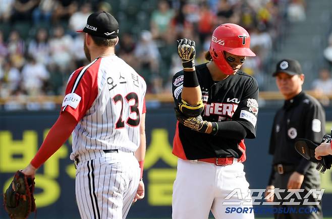 29일 잠실구장에서 열린 LG 트윈스와 KIA 타이거즈의 경기. KIA 고종욱이 안타를 날린 뒤 환호하고 있다. 잠실=박재만 기자 pjm@sportschosun.com/2025.06.29/