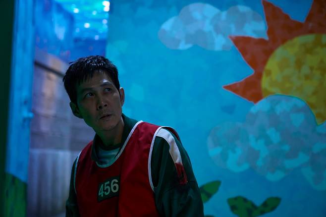 '오징어 게임3'에서 술래잡기 게임 중인 '기훈'(이정재)./넷플릭스