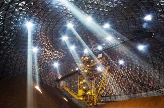 에스파(aespa)의 뮤직비디오 촬영이 이뤄진 현대제철 당진제철소의 원료돔 내부./현대제철 제공