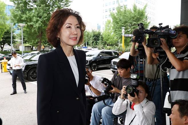 이진숙 사회부총리 겸 교육부 장관 후보자가 30일 오전 서울 여의도 한국교육시설안전원에 있는 사무실로 출근하고 있다. 사진=서동일 기자