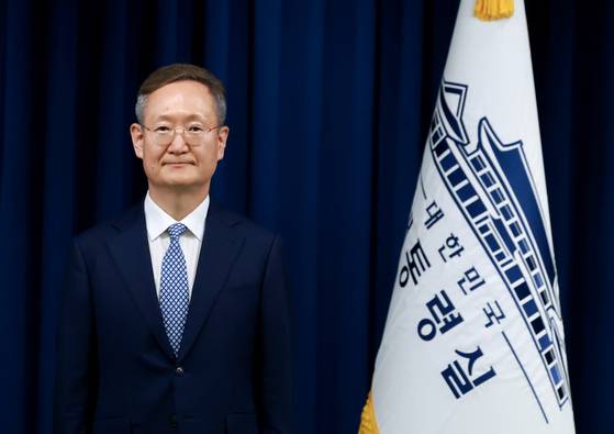 대통령실은 29일 이재명 대통령이 신임 민정수석비서관에 봉욱 김앤장 법률사무소 변호사를 임명했다고 강훈식 대통령비서실장의 브리핑을 통해 발표했다. 사진은 이날 인선 발표에 참석한 봉욱 민정수석. 연합뉴스