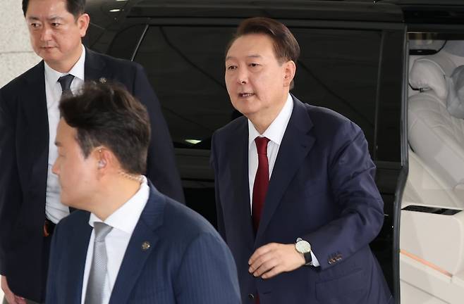 윤석열 전 대통령이 지난 28일 피의자 신분으로 내란특검 조사를 받기 위해 서울 서초구 서울고검 청사로 출석하고 있다. / 사진=뉴스1