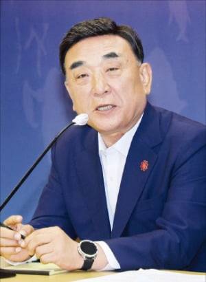 김두겸 울산시장이 30일 민선 8기 3주년을 맞아 기자회견을 열고 주요 성과를 설명하고 있다. /울산시 제공