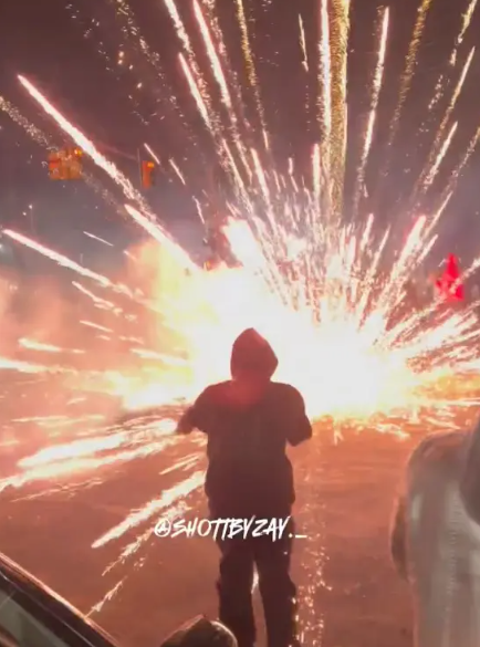 미국 뉴욕시 일대에서 밤마다 열리는 불법 차량 모임으로 주민들이 고통을 호소하고 있다. 특히 일부 모임에서는 음주와 마약뿐만 아니라 성행위까지 이뤄지고 있다는 주민 증언도 나와 논란이 일고 있다. 인스타그램