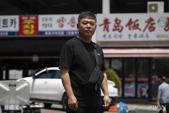 고 최은화씨의 남편 박창선씨의 가방에도 작은 하늘색 리본이 달려 있다. ⓒ시사IN 이명익