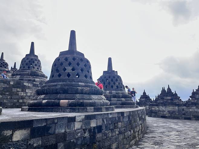 보로부두르의 부도탑.