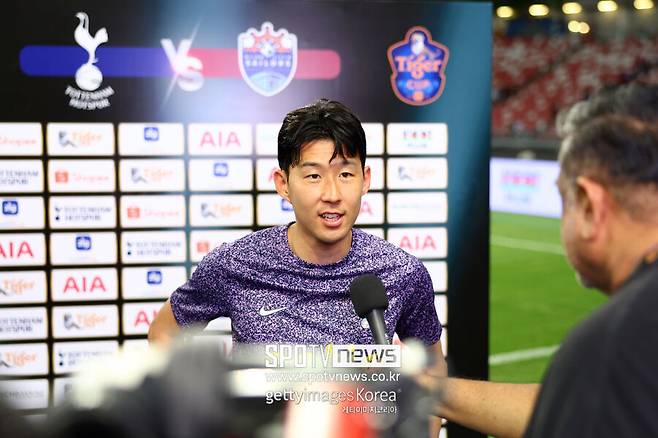 ▲ 손흥민이 토트넘에서 모든 걸 이뤘기에 마음이 편해진 듯하다. 입단 10년 만에 마침내 트로피를 들어올렸다. 유럽축구연맹(UEFA) 유로파리그 우승에 성공하면서 토트넘 유니폼을 입은 후 처음이자 프로 데뷔 후 최초로 타이틀을 확보했다.