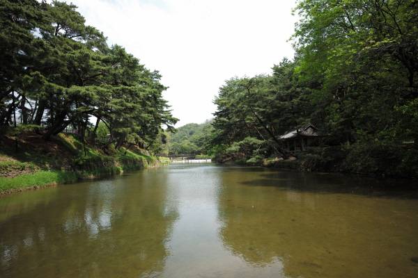 서원경내와 취한대 사이를 유유히 흐르는 죽계천
